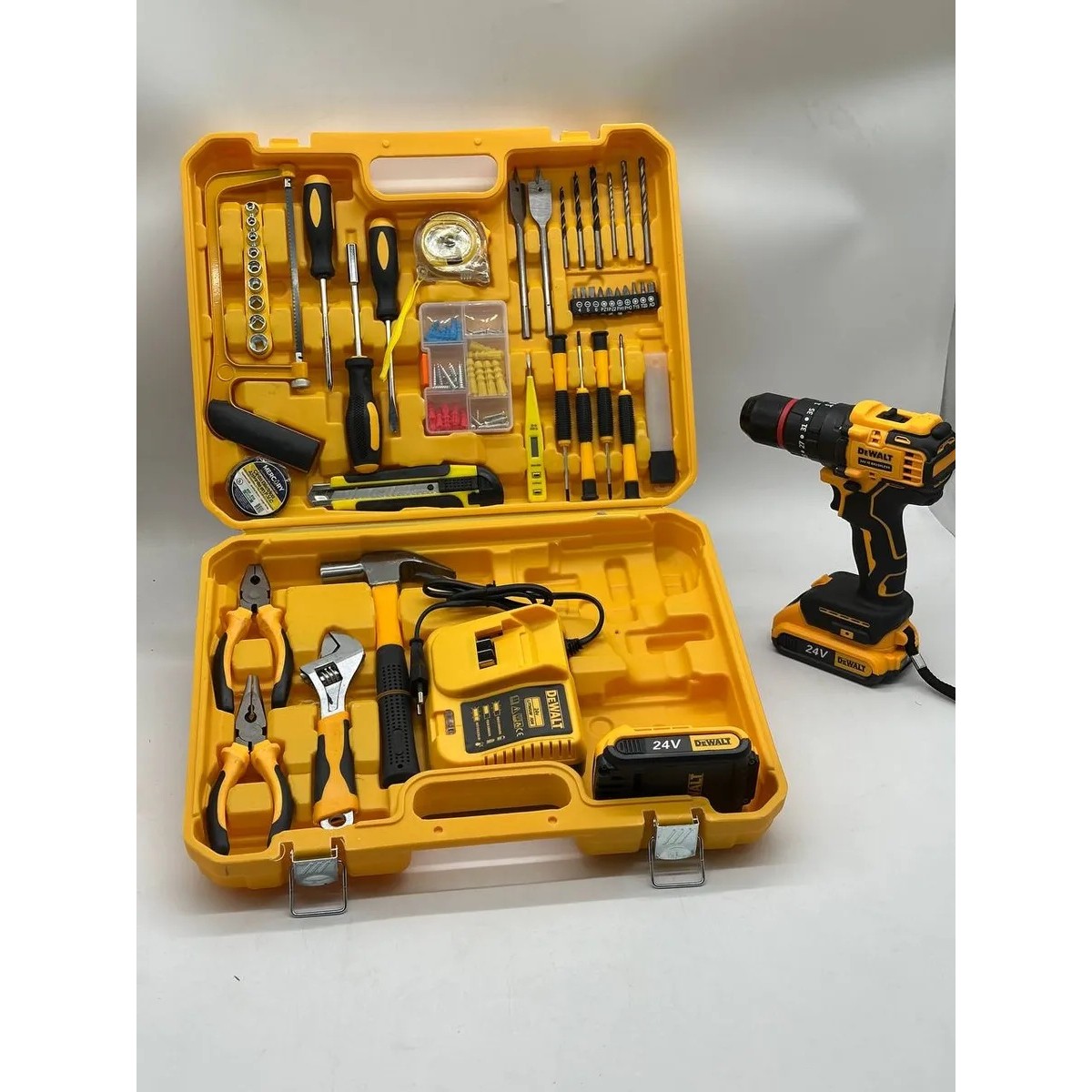 Набор инструментов с шуруповертом DeWALT 24V