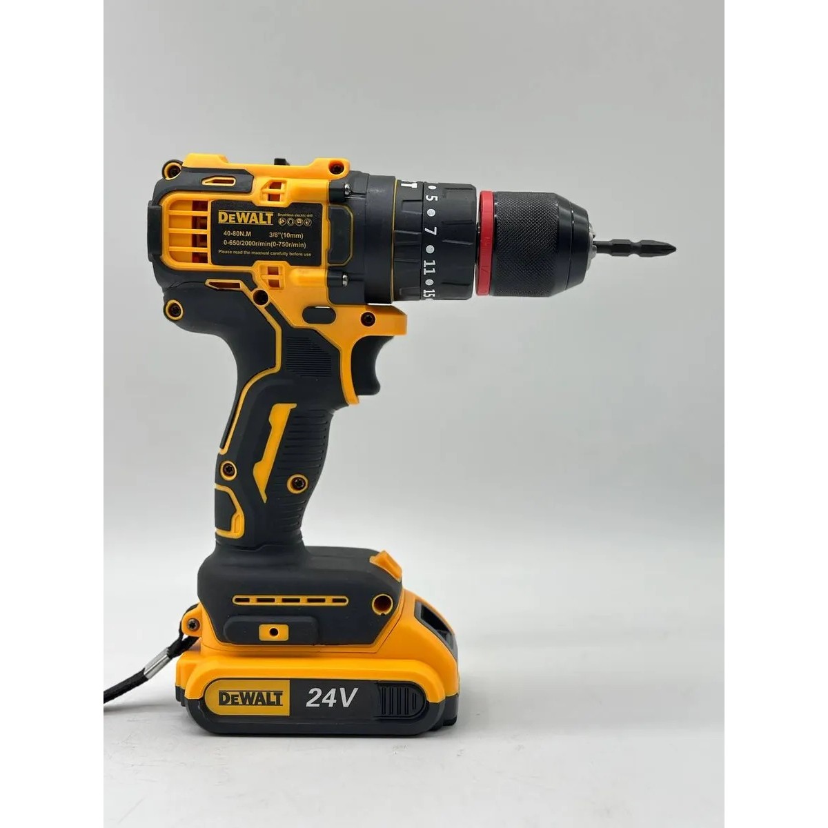 Набор инструментов с шуруповертом DeWALT 24V