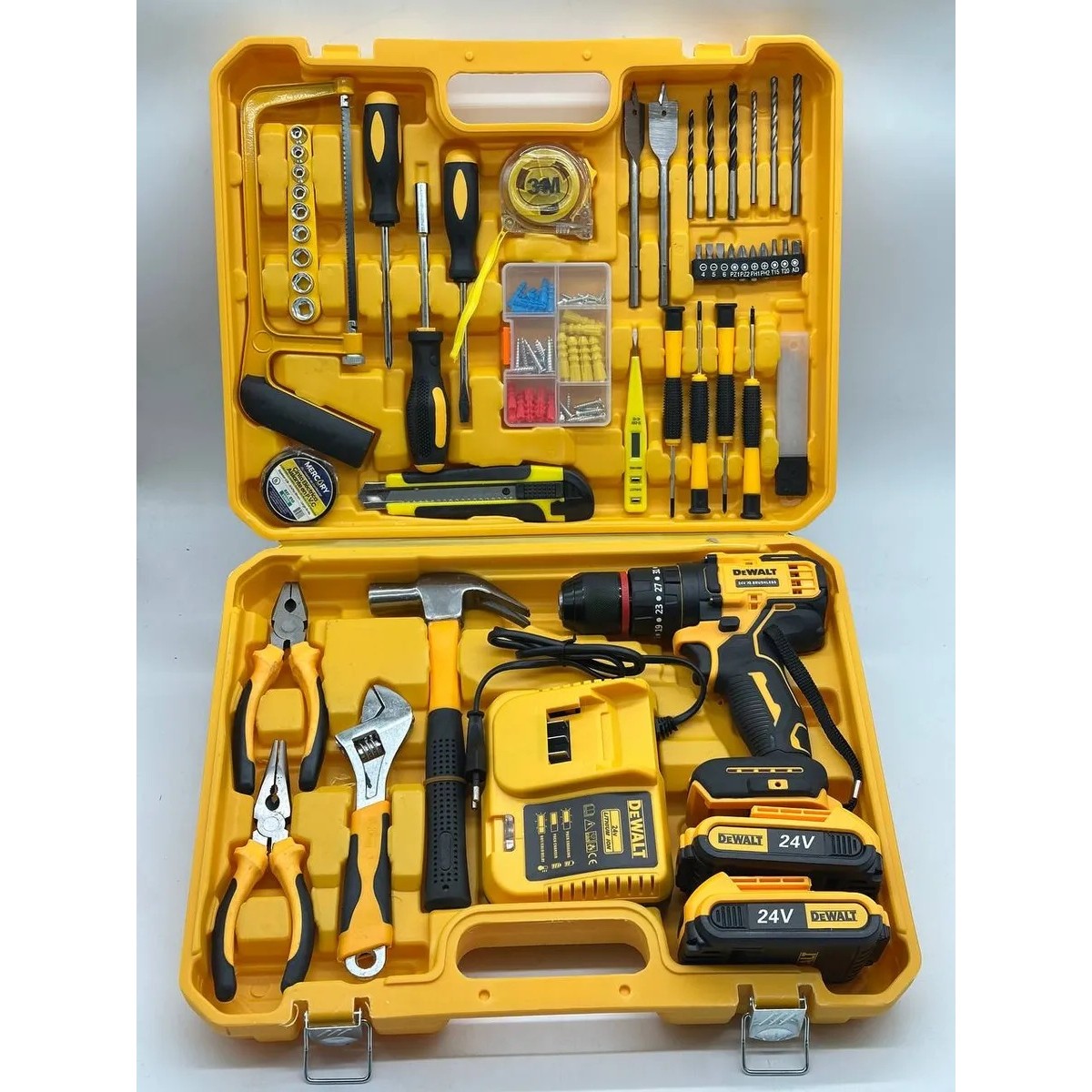Набор инструментов с шуруповертом DeWALT 24V