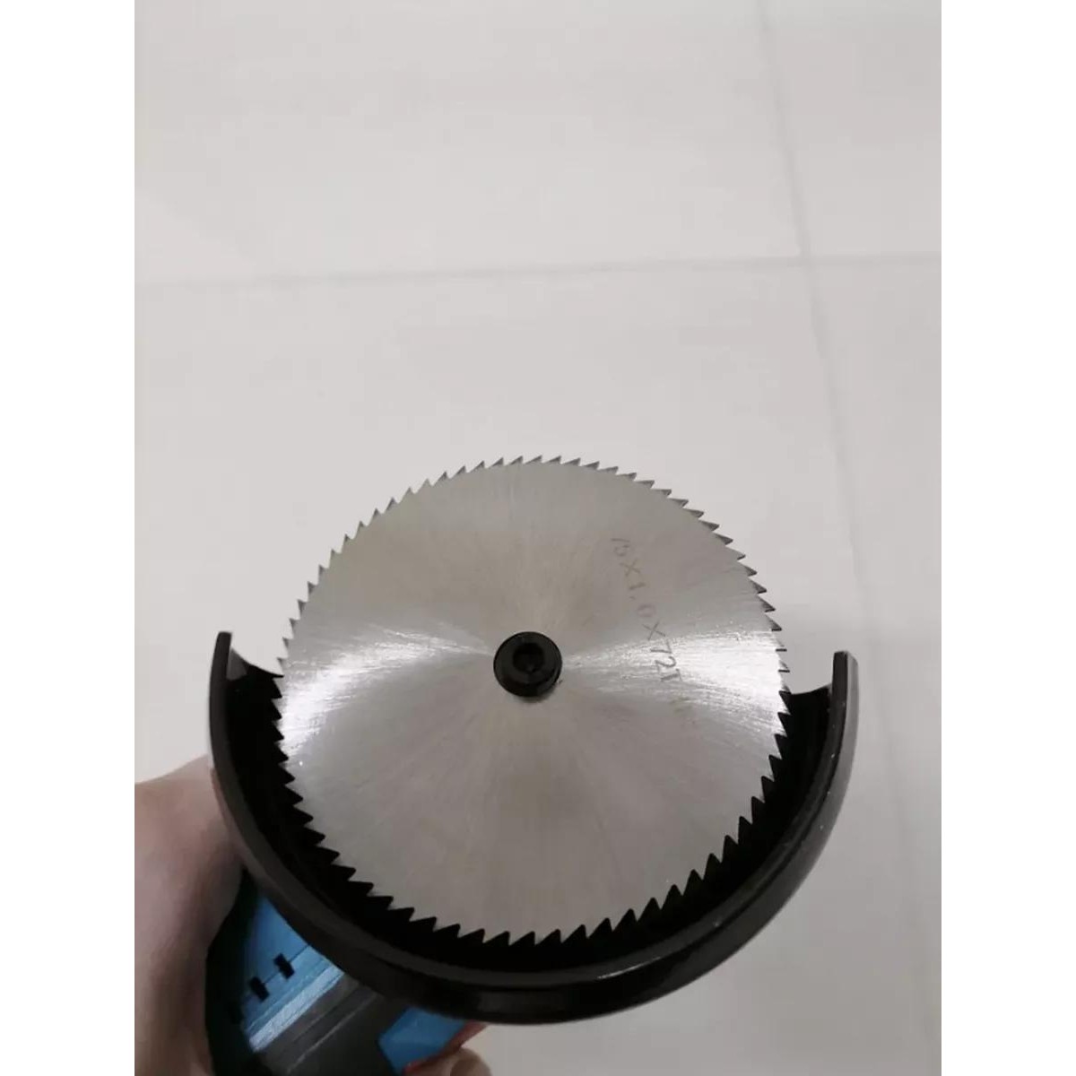 Отрезной круг для мини болгарки (размер 75х1,2х10)