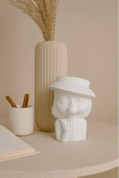 Гипсовая фигурка, статуэтка для декора и раскрашивания Дама в шляпе, подставка